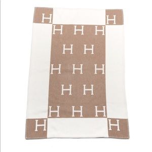 Hermes wool cashmere Avalon baby blanket noisette moyen white